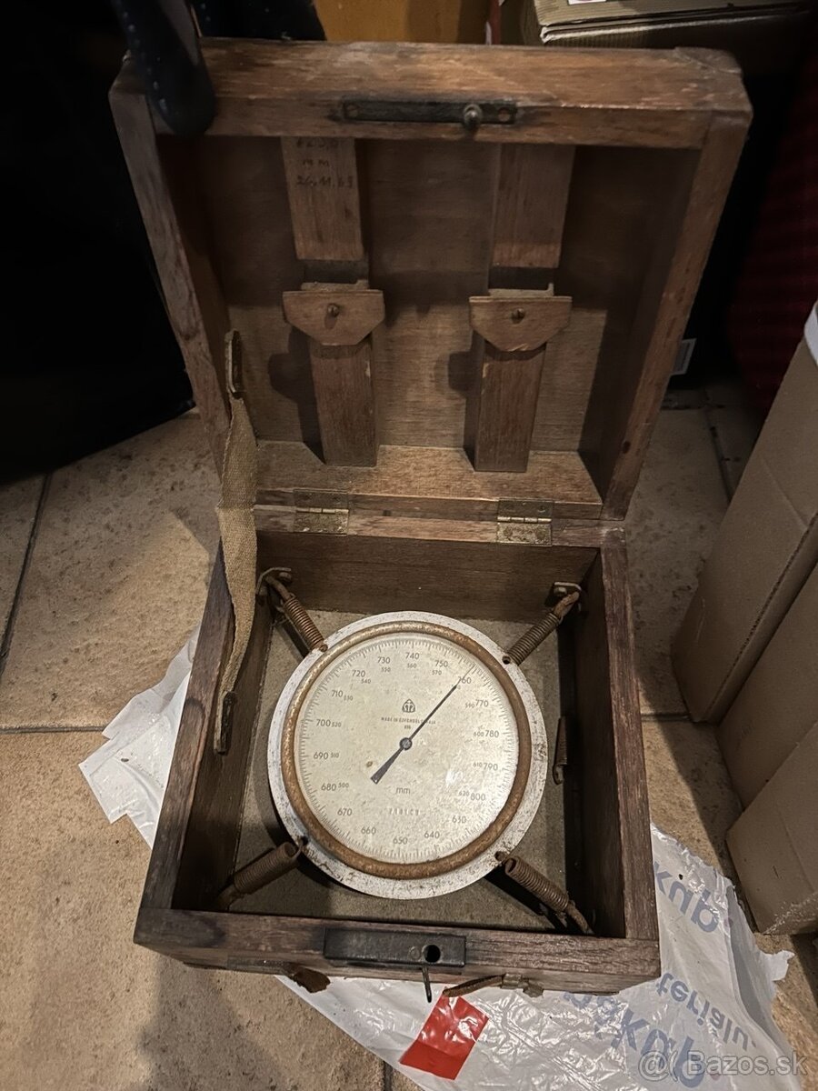 Stary barometer