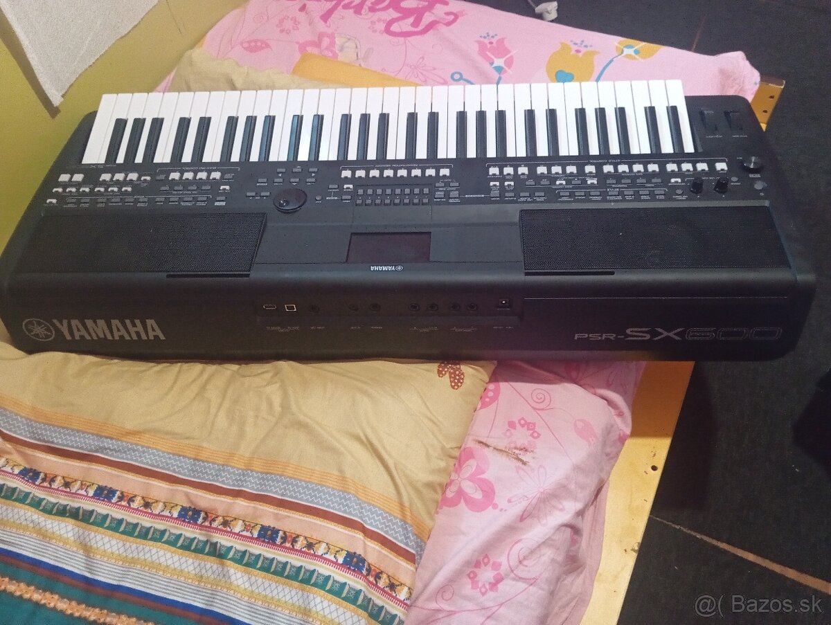 Yamaha PSR sx600