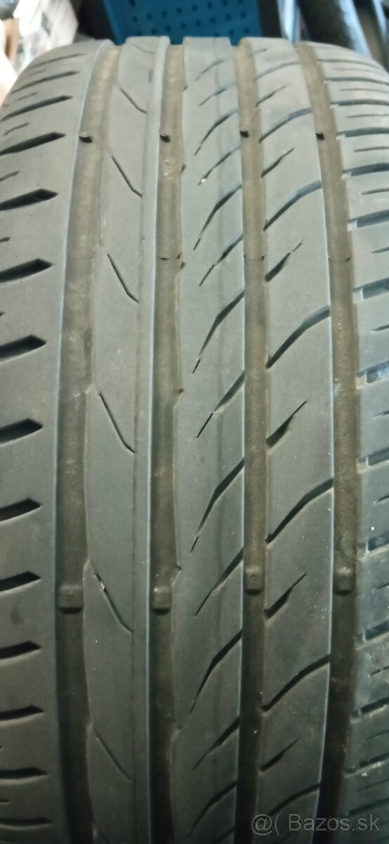 225/40 18