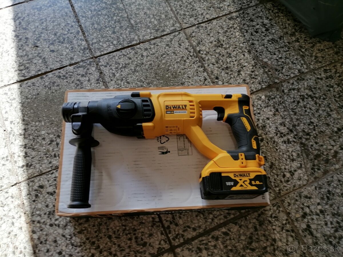 AKU KLADIVO 18V DEWALT DCH 133N---110€