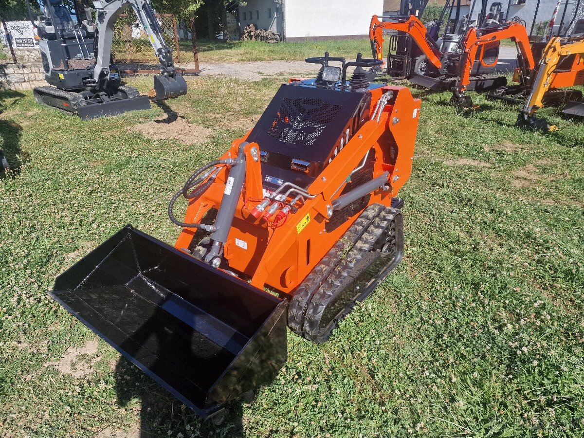 Mininakladač MACAO YT180