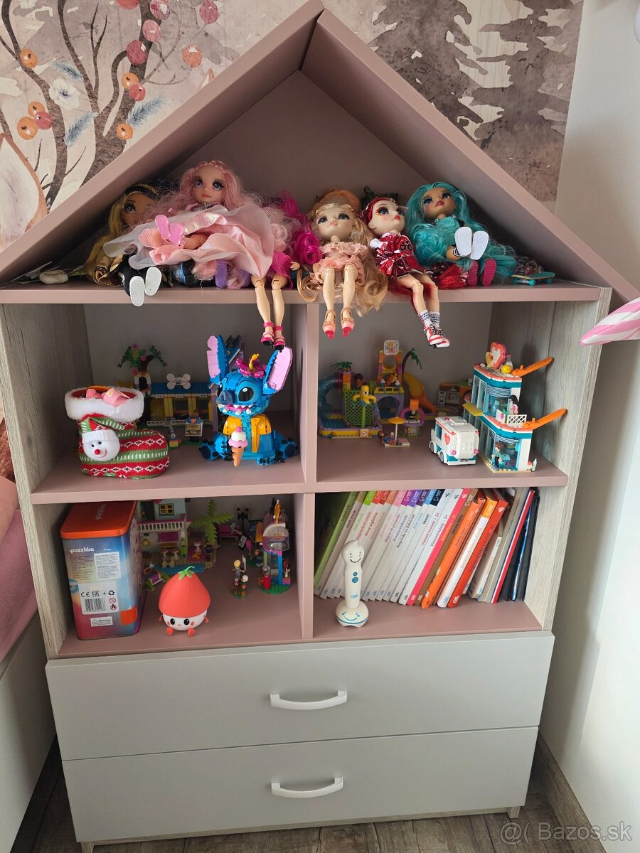 Knižnica alebo komoda