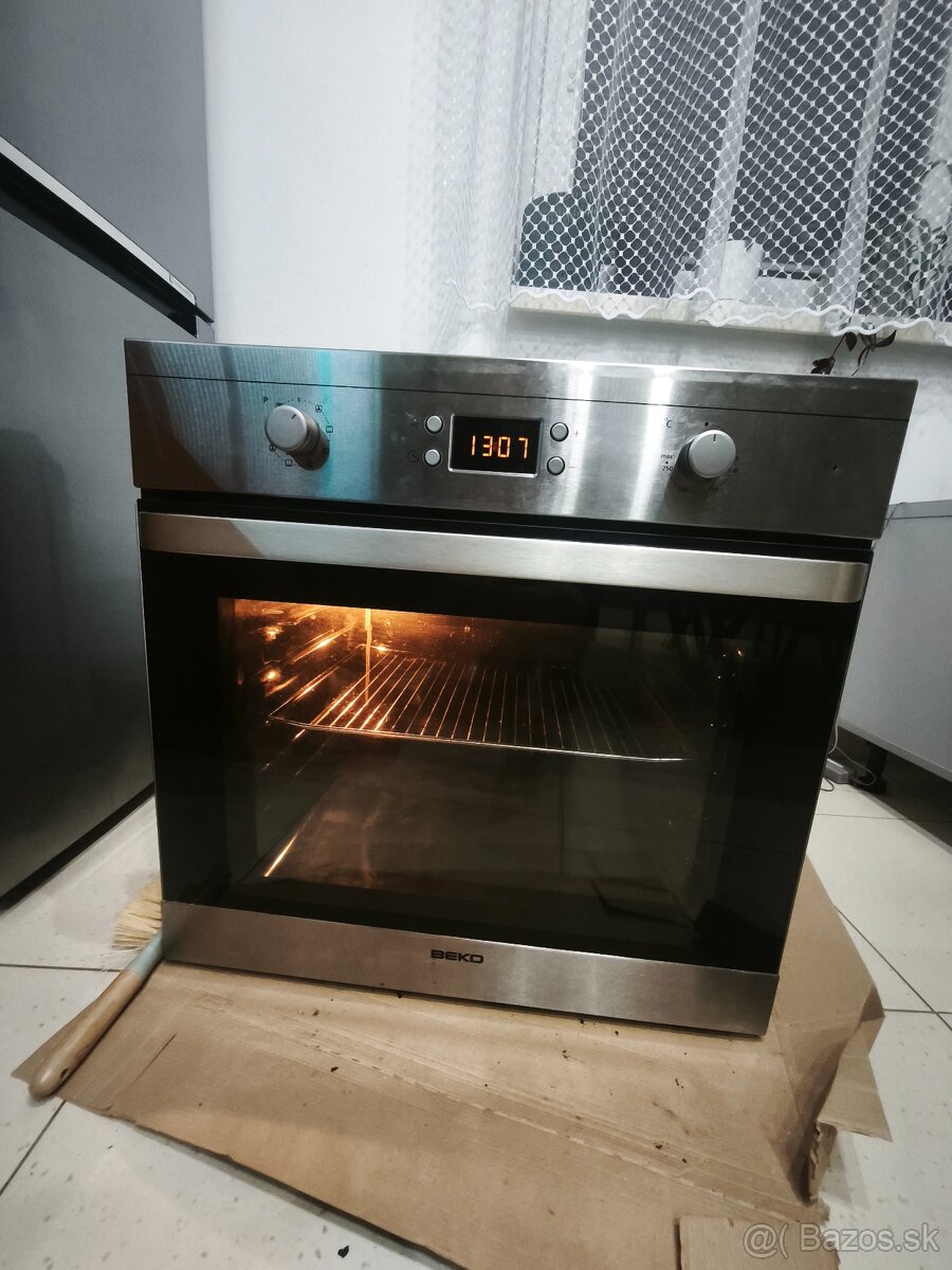 Beko OIM 22300 X, rúra teplovzdušná, vstavaná