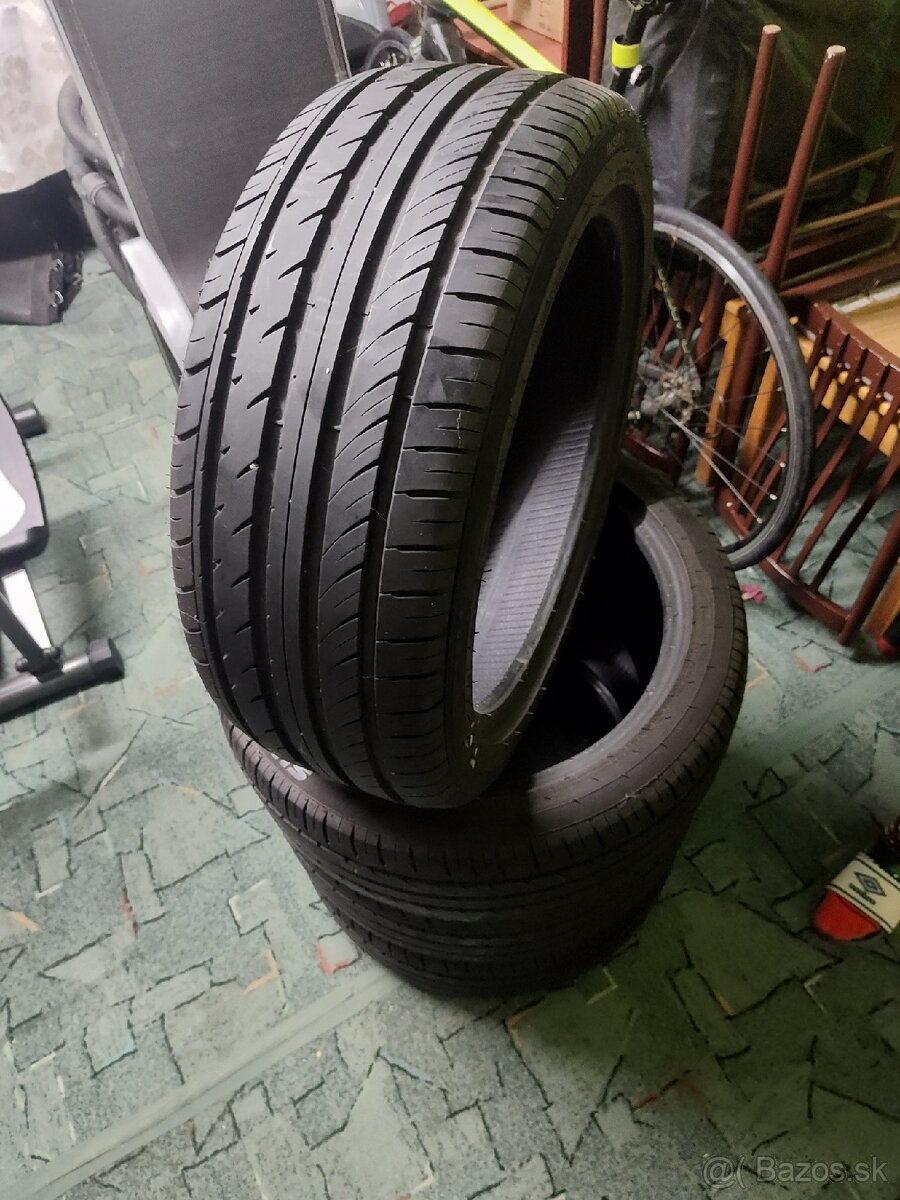 Letné pneu 215/45r17