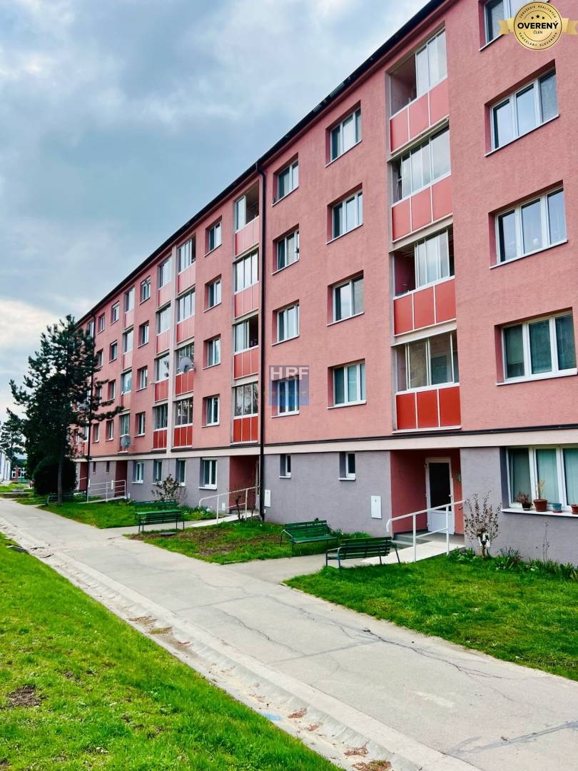Na predaj 3izbový byt s GARÁŽOU v Holíči