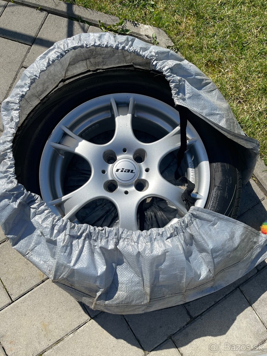 Elektrony a letne pneu