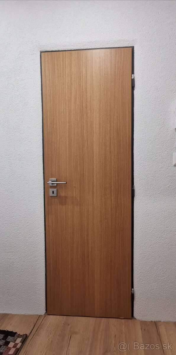Dvere 60cm pravé 15€