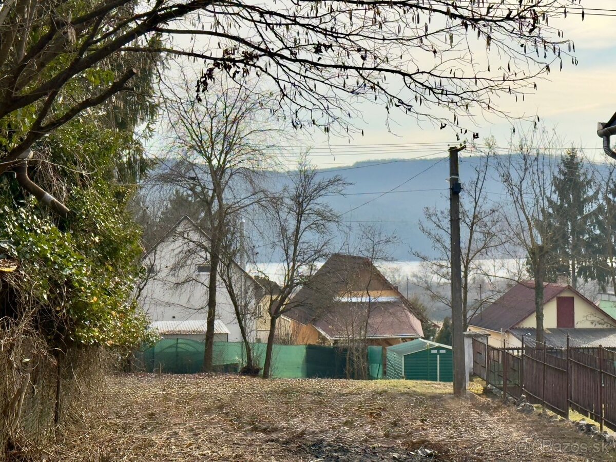 MAĎARSKO - JAZERO RAKACA STAVEBNÝ POZEMOK 227 M2 - IS NA HR