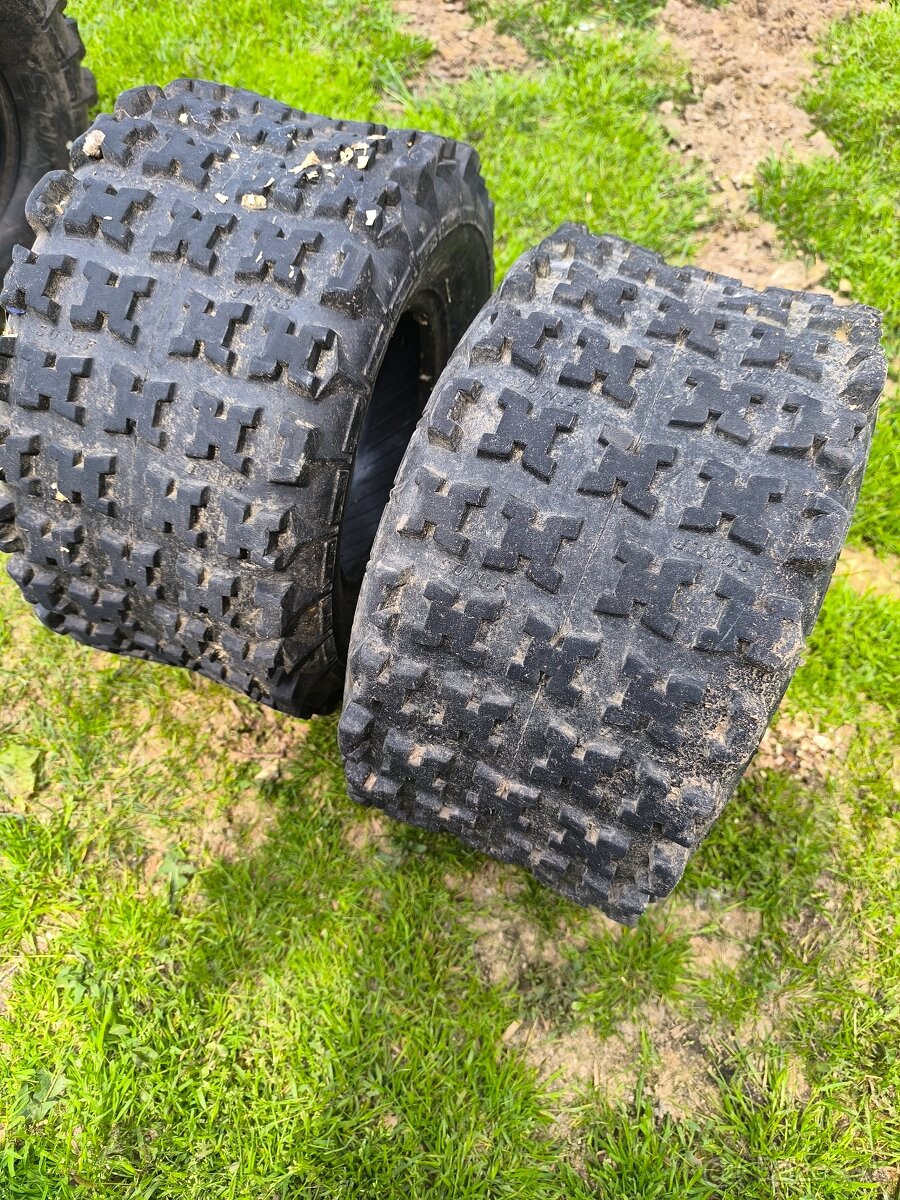 Pneumatiky na štvorkolku 20x10-9
