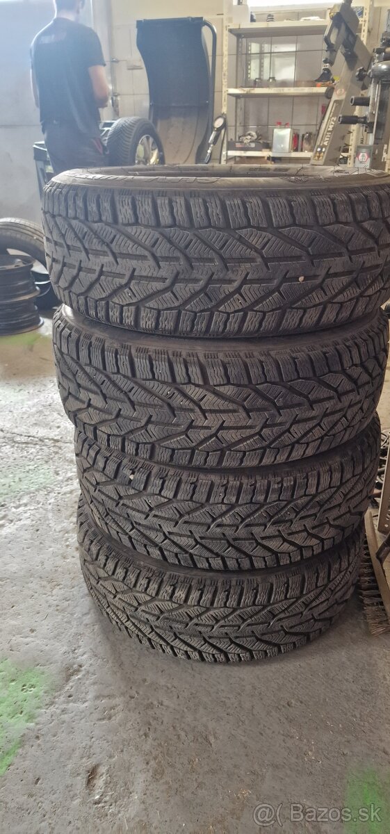 Predám zimne gumi 225/60R17