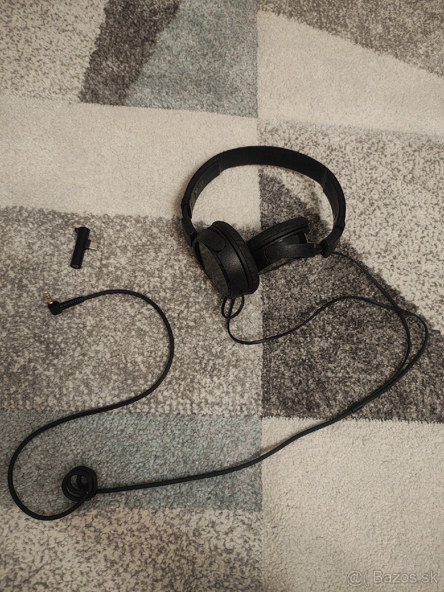 Predam Sony sluchatka s adapterom