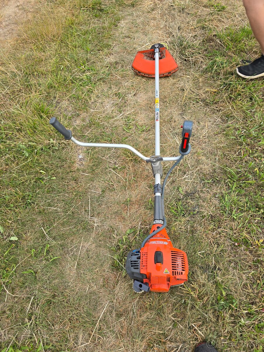 Predám výkonný krovinorez Oleo-Mac BC 350 T s príslušenstvom