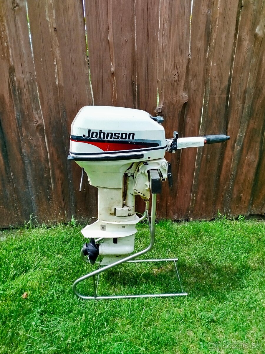ZÁVESNÝ LODNÝ MOTOR JOHNSON 9.9