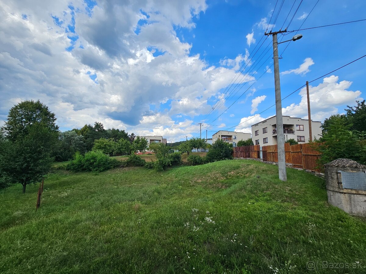 NOVÁČANY - 866m2 stavebný pozemok