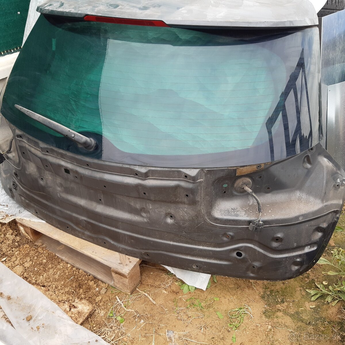 Kufrove dvere opel insignia