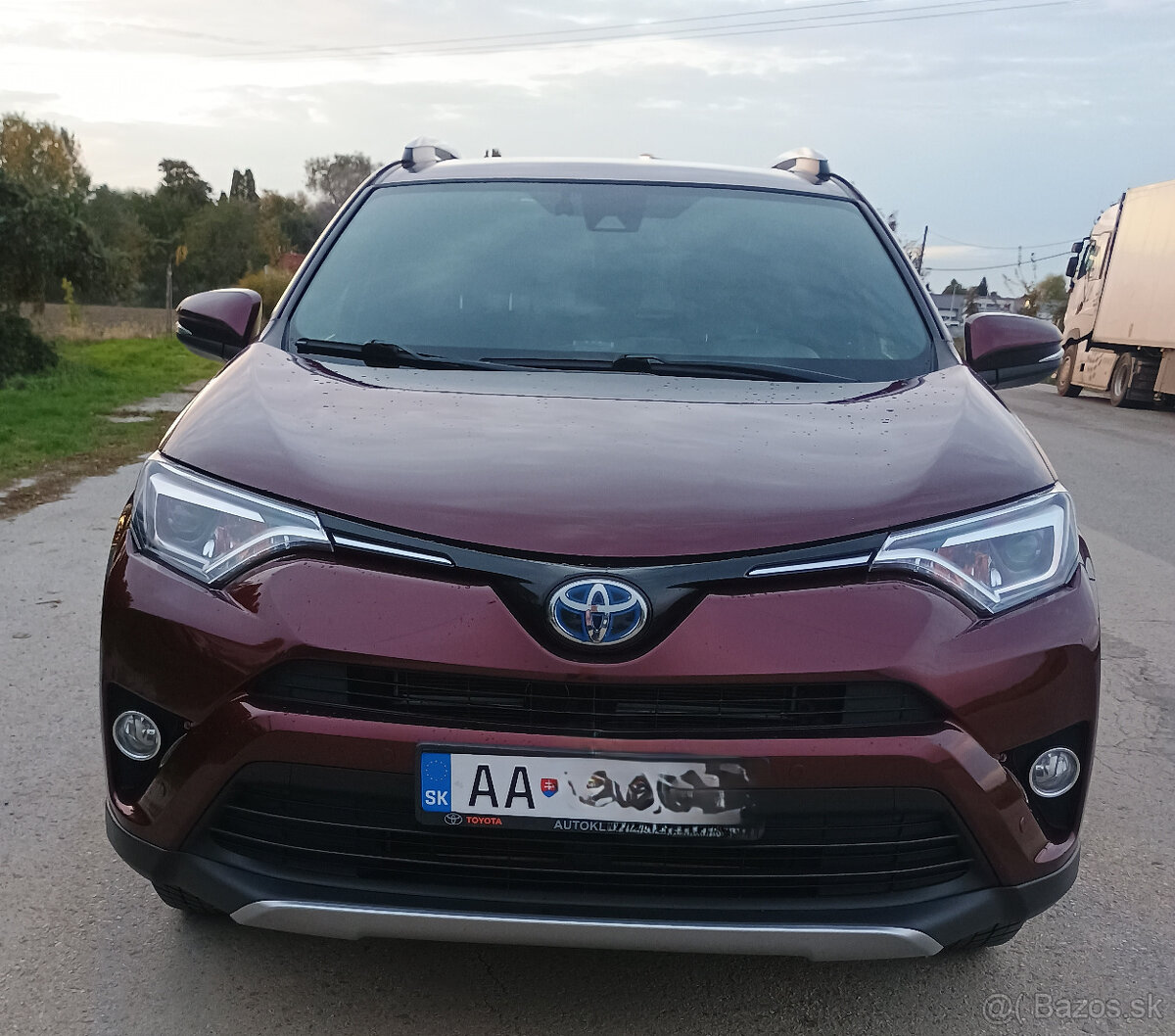 Predám Rav4 hybrid 2017