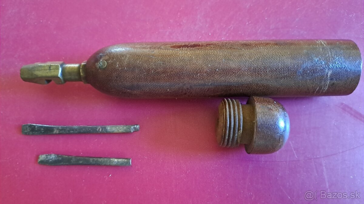 Starožitný bakelitový šroubovák s nástavci, 1910