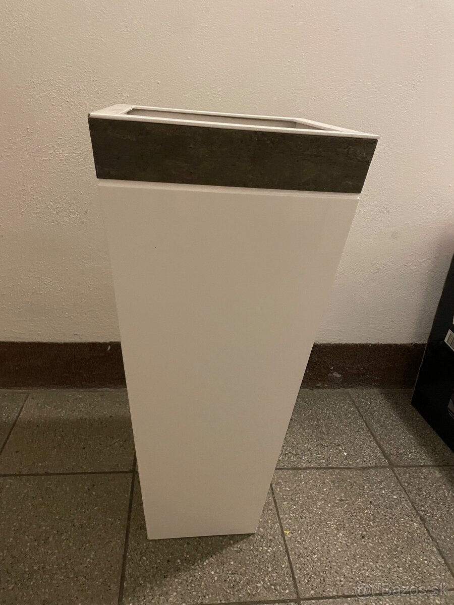 Prajem krásny kvetináč