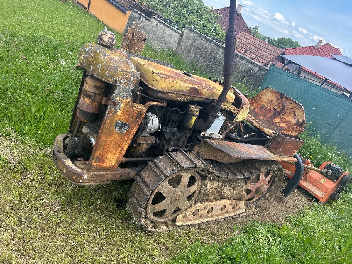 Pasovy traktor