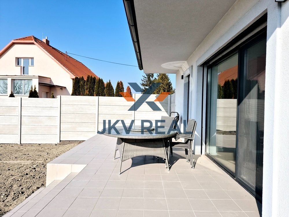 3D OBHLIADKA NA PREDAJ 4-IZBOVÝ RODINNÝ DOM S TERASOU A VEĽ