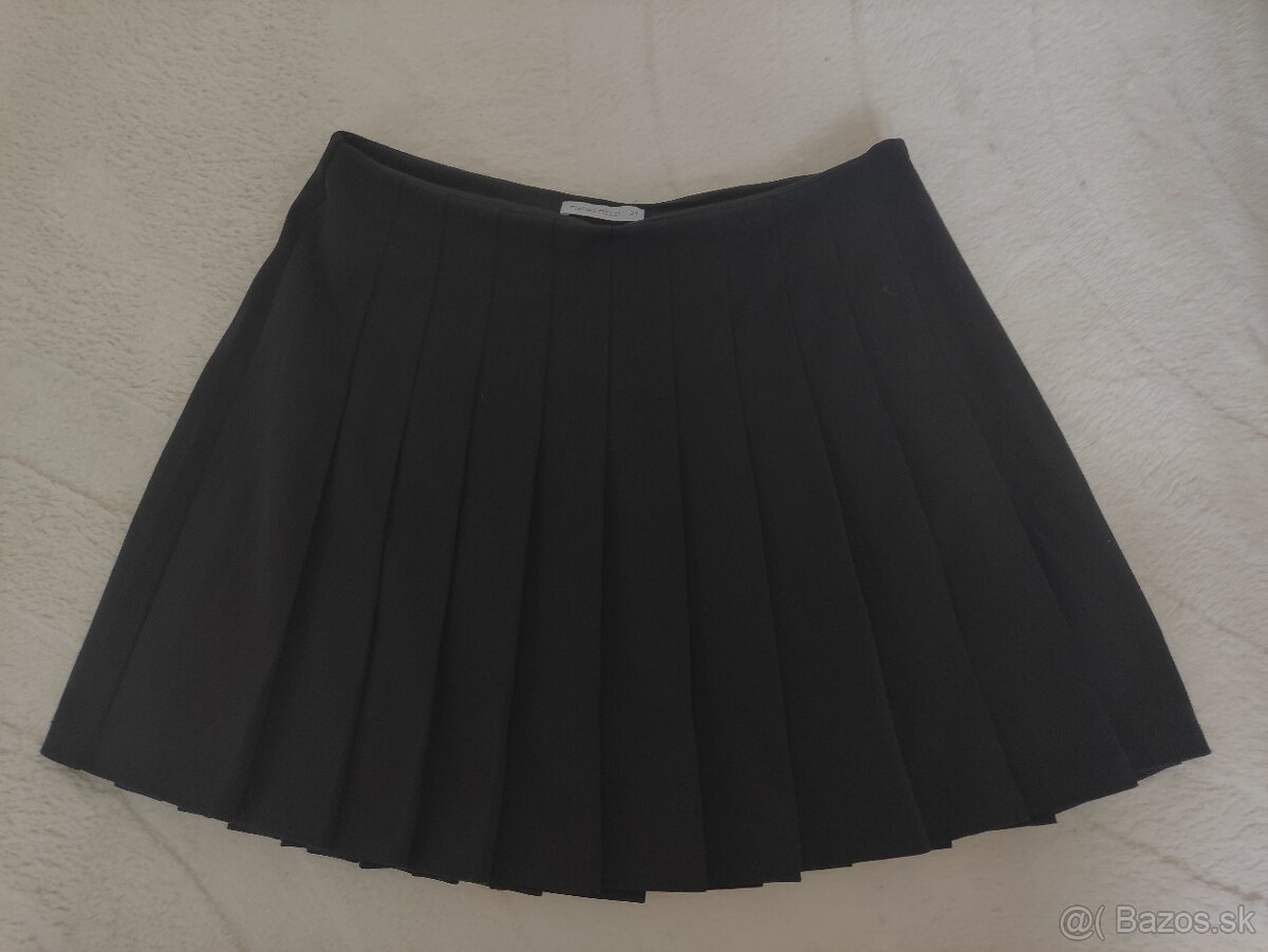 Pekná skladaná sukňa vo veľkosti S, obvod pása 72cm,top stav