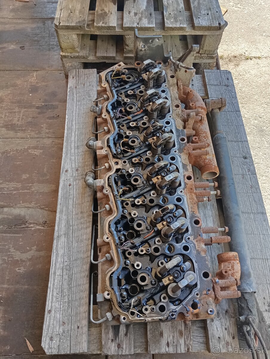 DAF XF 105 hlava motora