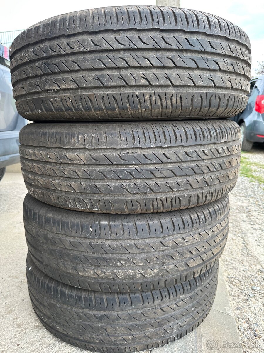 Predám Semperit Speed-Life 3 215/65 R17 99 V Letné