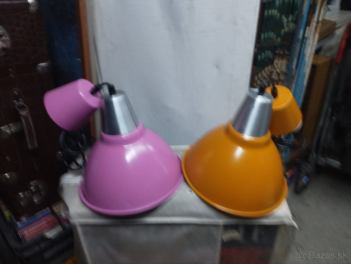 male a veľké lampy