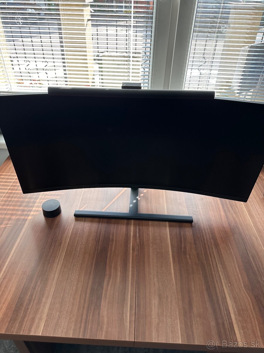 Monitor huawei mateview 34 + svetlo xiaomi