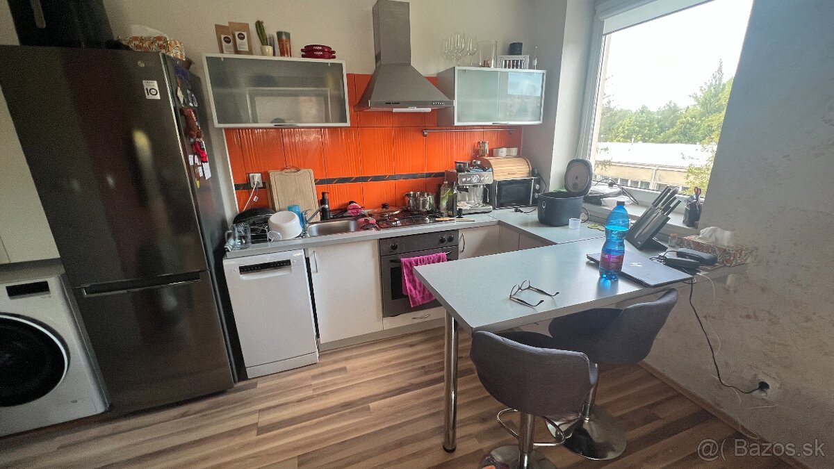 Predám celu kuchynskú linku + spotrebiče