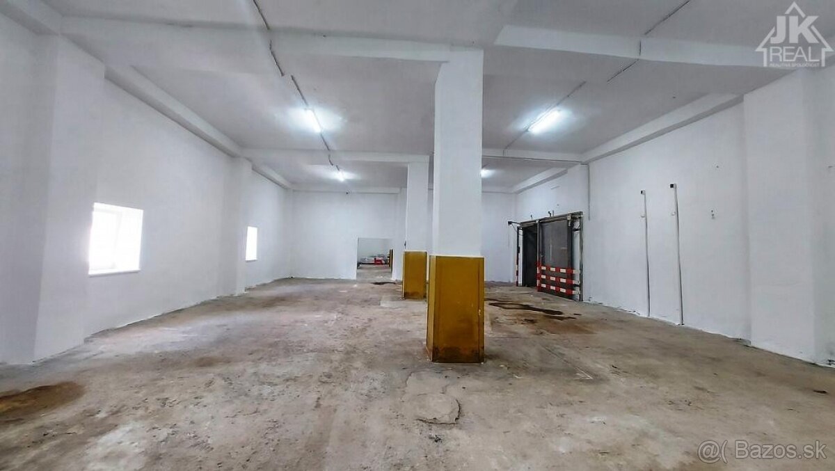 SKLADY a priestory pre firmy na Petrovianskej ulici