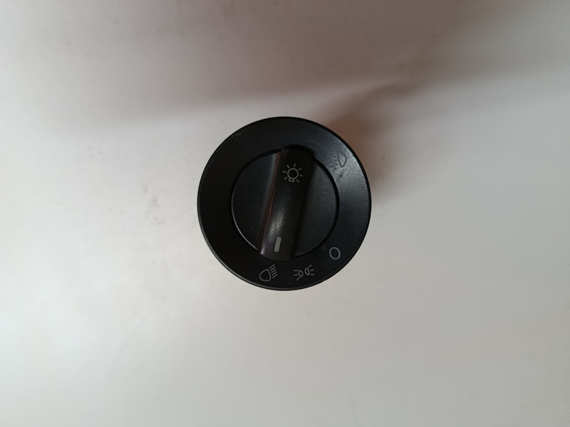 Vypínač svetiel VW Golf IV 6Q0941531B 20€