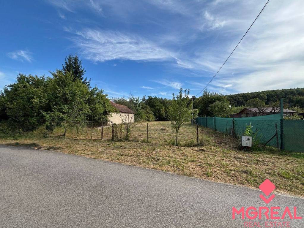 Stavebný pozemok Zlatníky