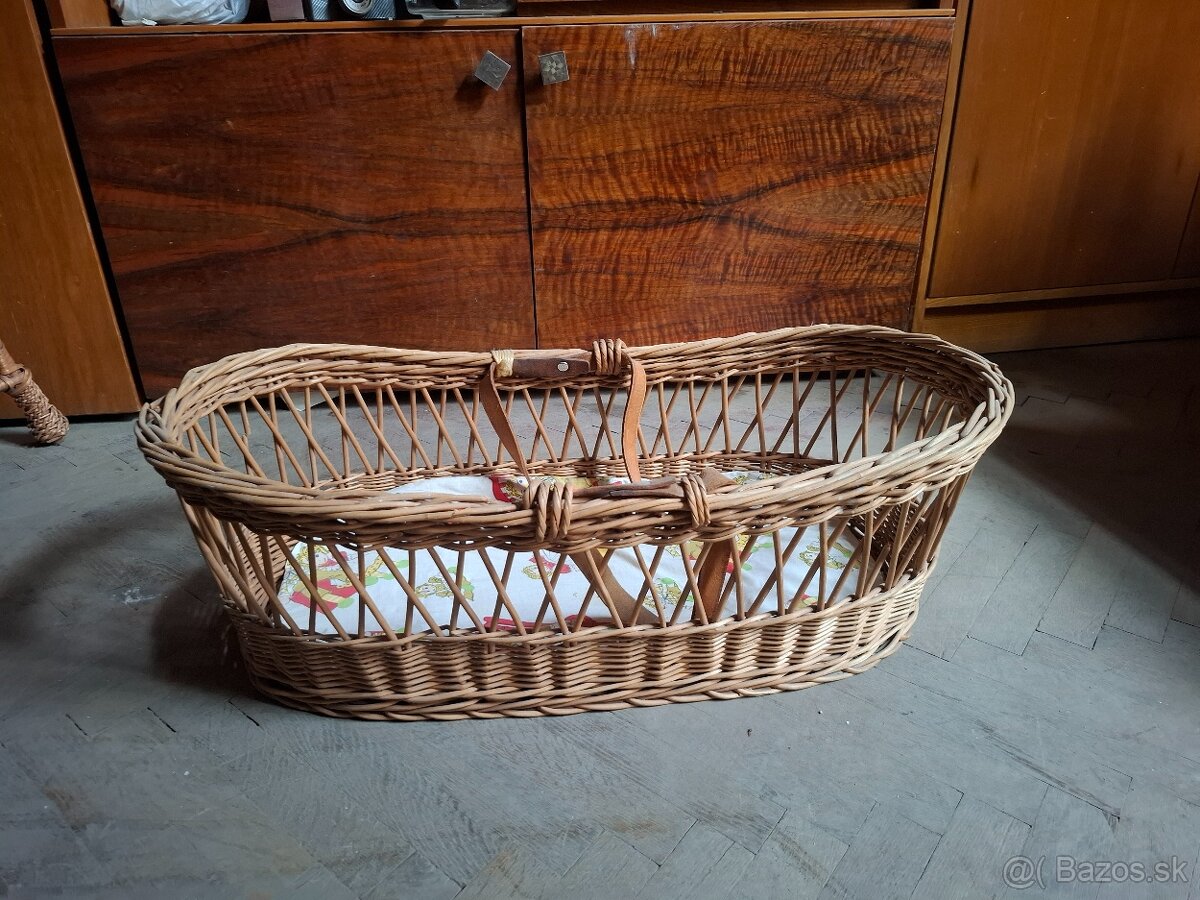 Prenosný prútený kosik pre dieta