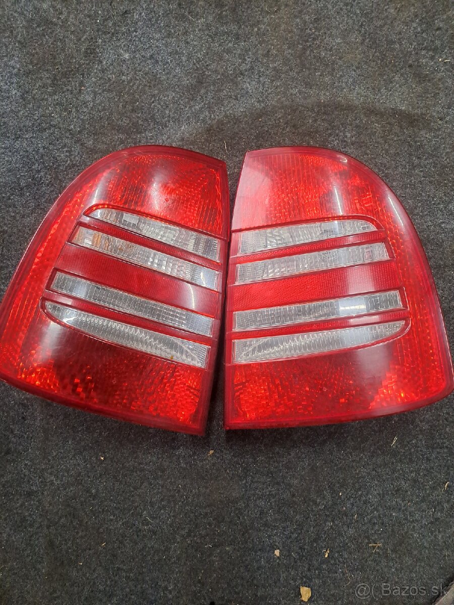 Zadné svetlá Škoda Superb 1