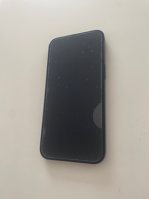 Krásny Iphone 13 128GB