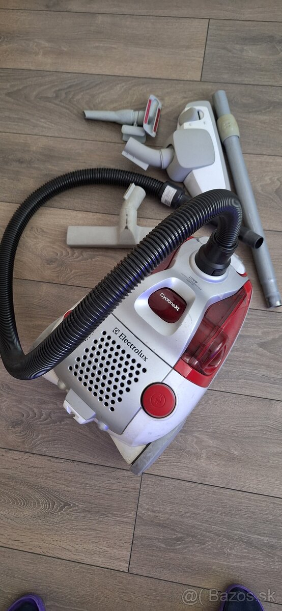 Vysávač electrolux cycloneXL