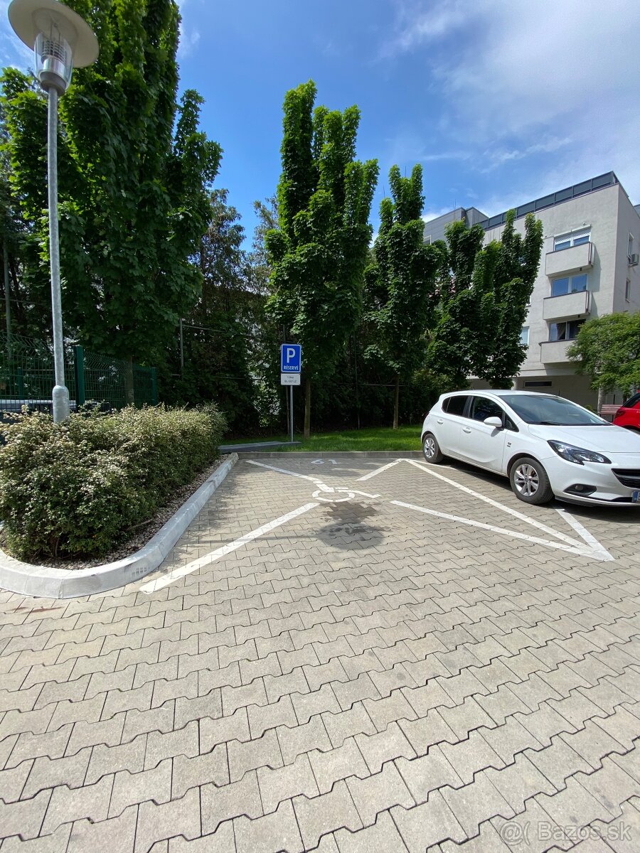 Prenájom vonkajšie XXL parkovacie státie Údernícka Petržalk