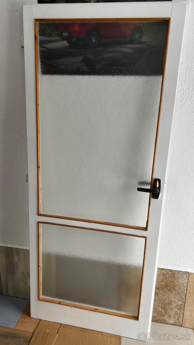 Predám dvere, chatka, záhrada,pivnica.