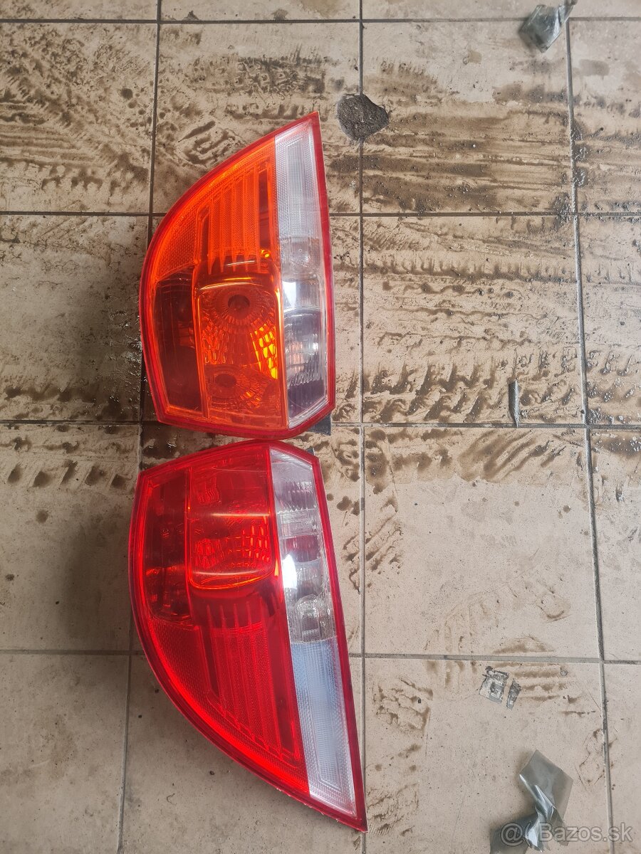 Zadne svetla golf 5 variant