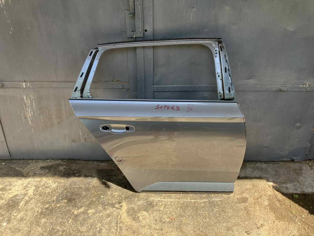ŠKODA SUPERB 3 III KOMBI 15- PRAVÉ ZADNÉ DVERE