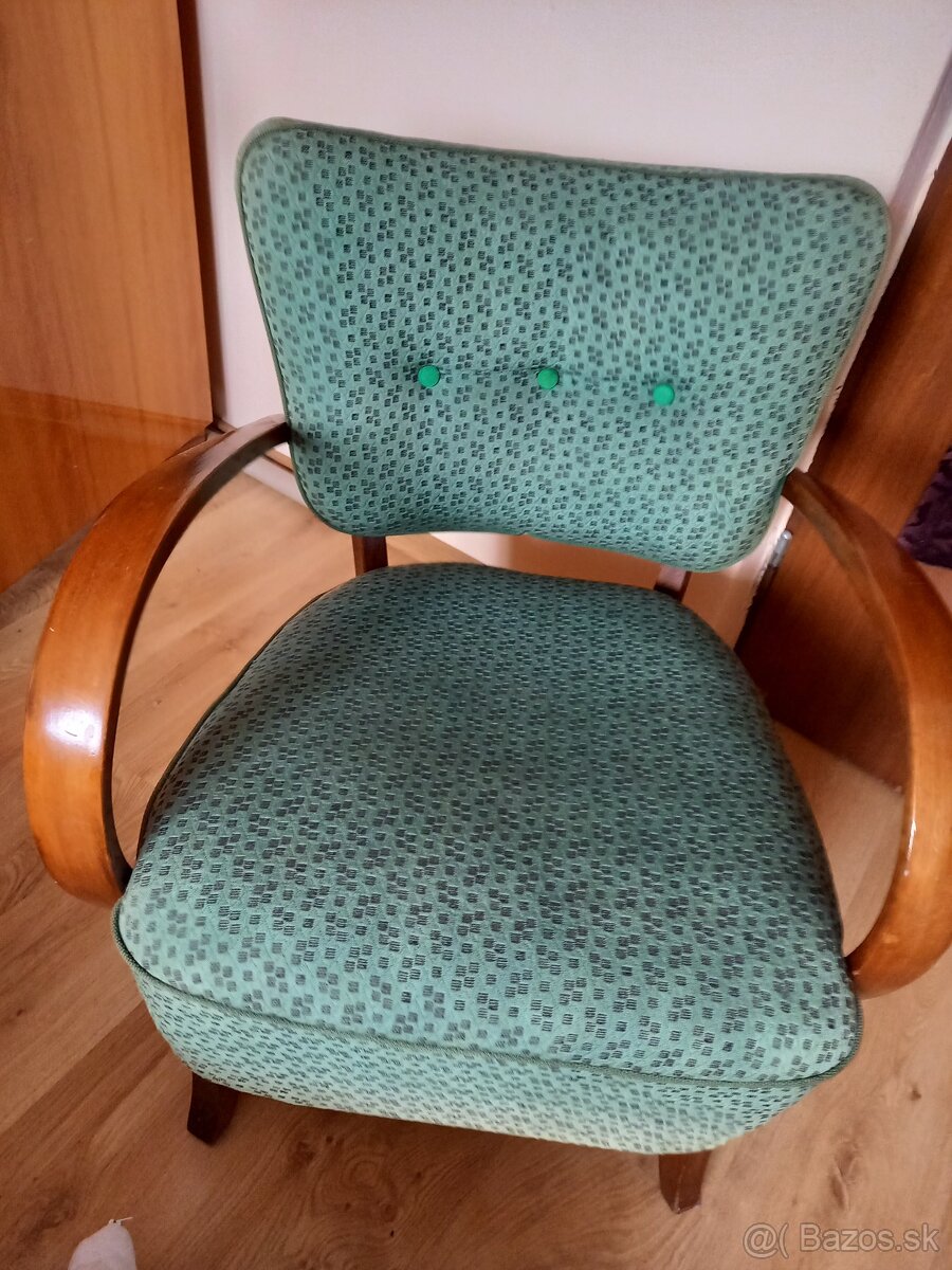 Kreslá a stolíky Halabala