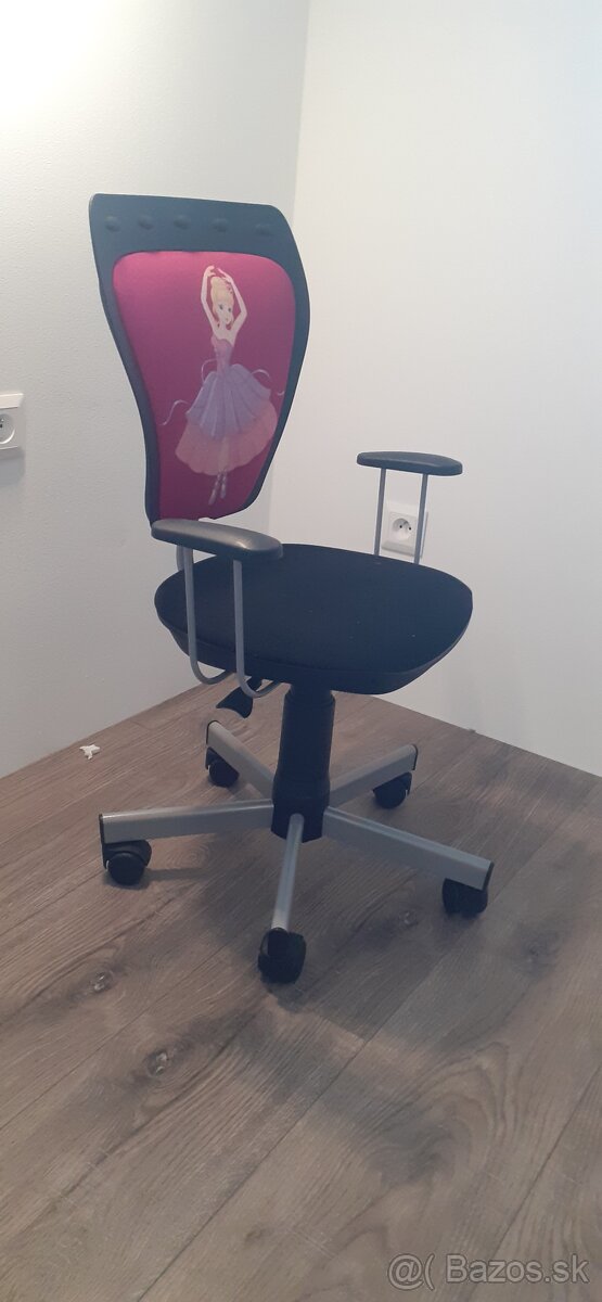 Stolicka otocna na kolieskach