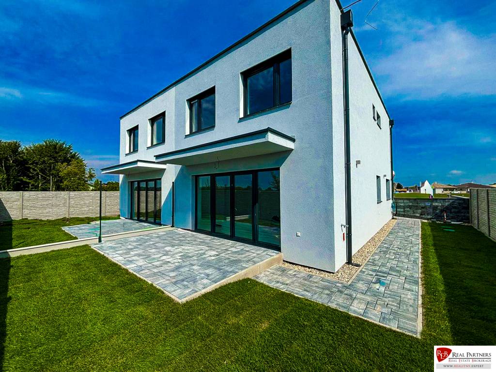 REB.sk 5 izb. novostavba, Báč, fotovoltika, čerpadlo, štanda