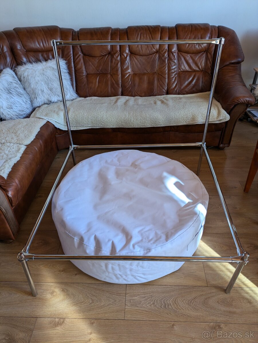 Foto vak s konštrukciou na fotenie bábätiek