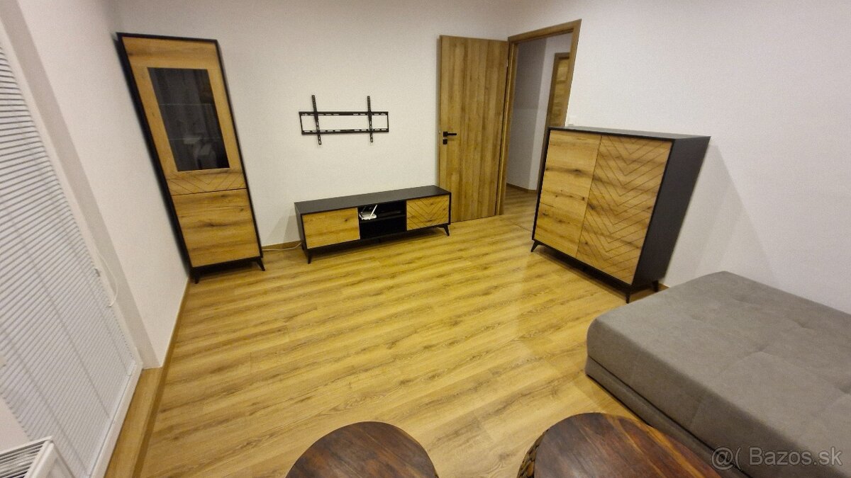 Pekný, zrekonštruovaný 3 izbový byt, 64+6m2, Trenčín JUH