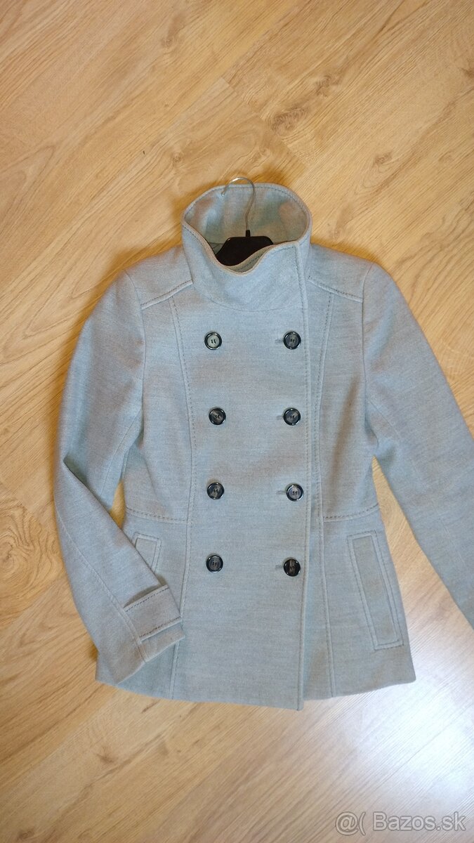 Elegantny sivy kabat