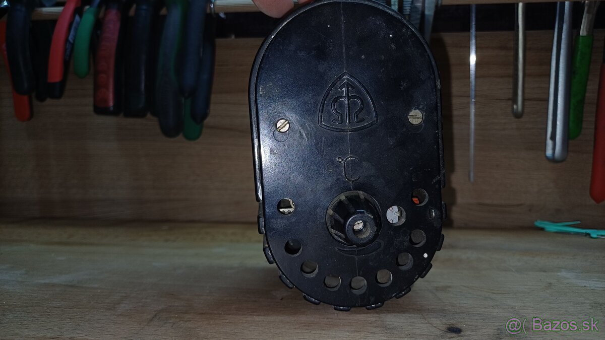 Staré bakelitove elertro veci.