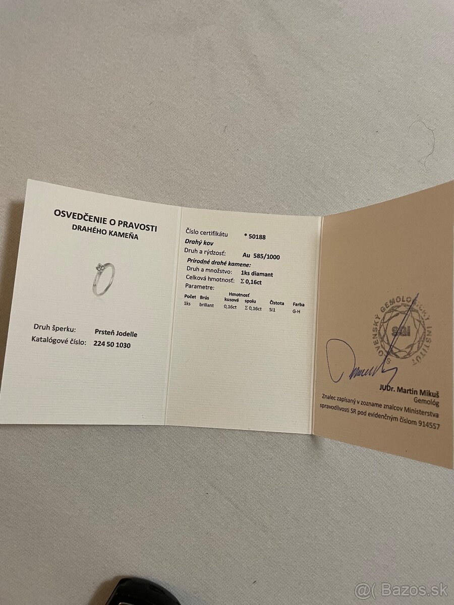 Diamantový prsteň s bielym zlatom