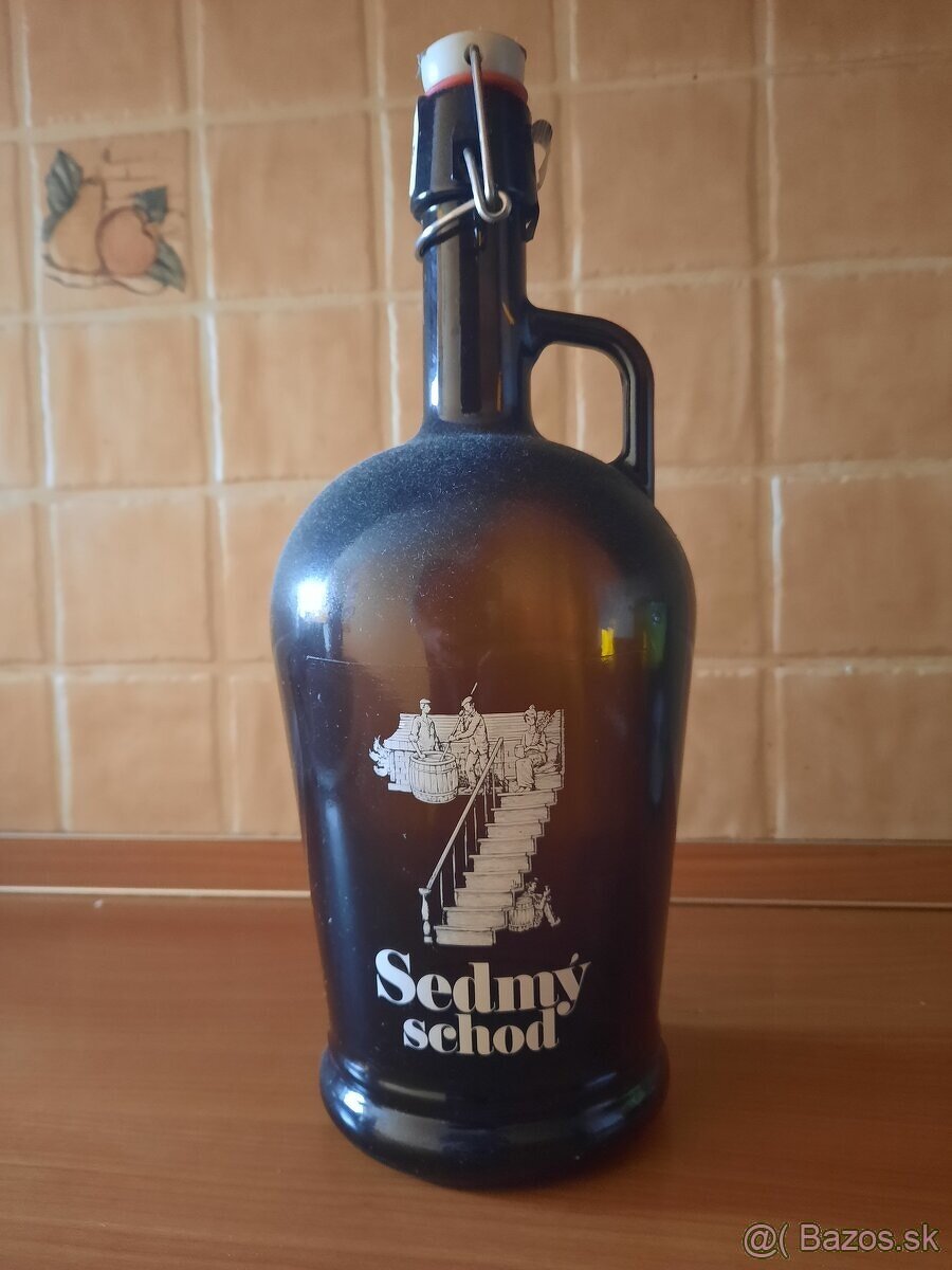 Ponúkam na predaj pivove flaše džbány